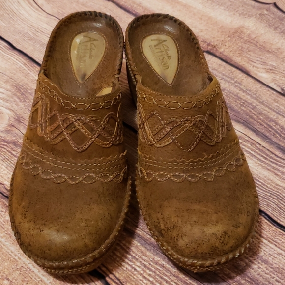 Clarks Artisan Clogs - Picture 4 of 8